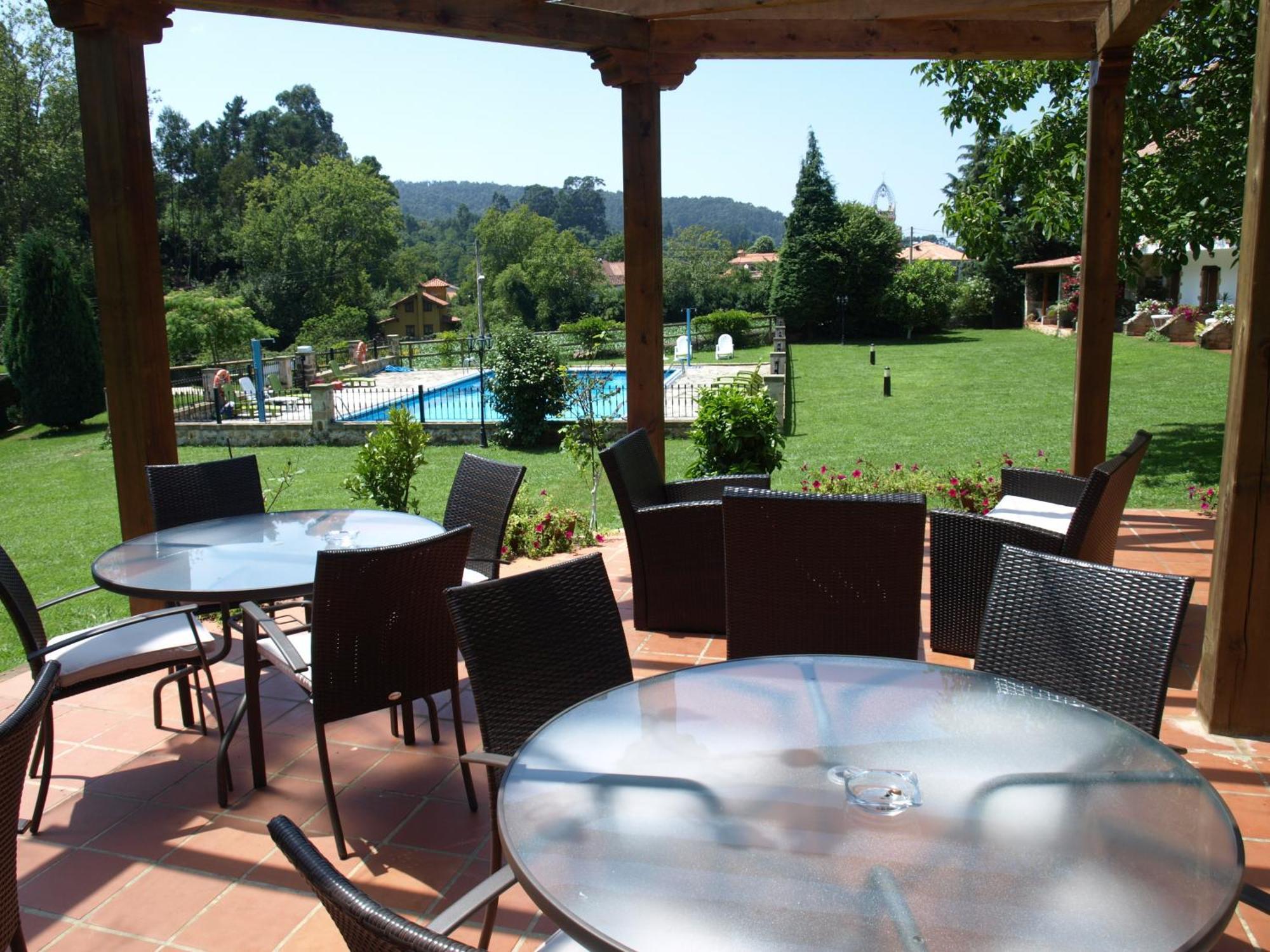Hosteria El Pomar Novales Bagian luar foto