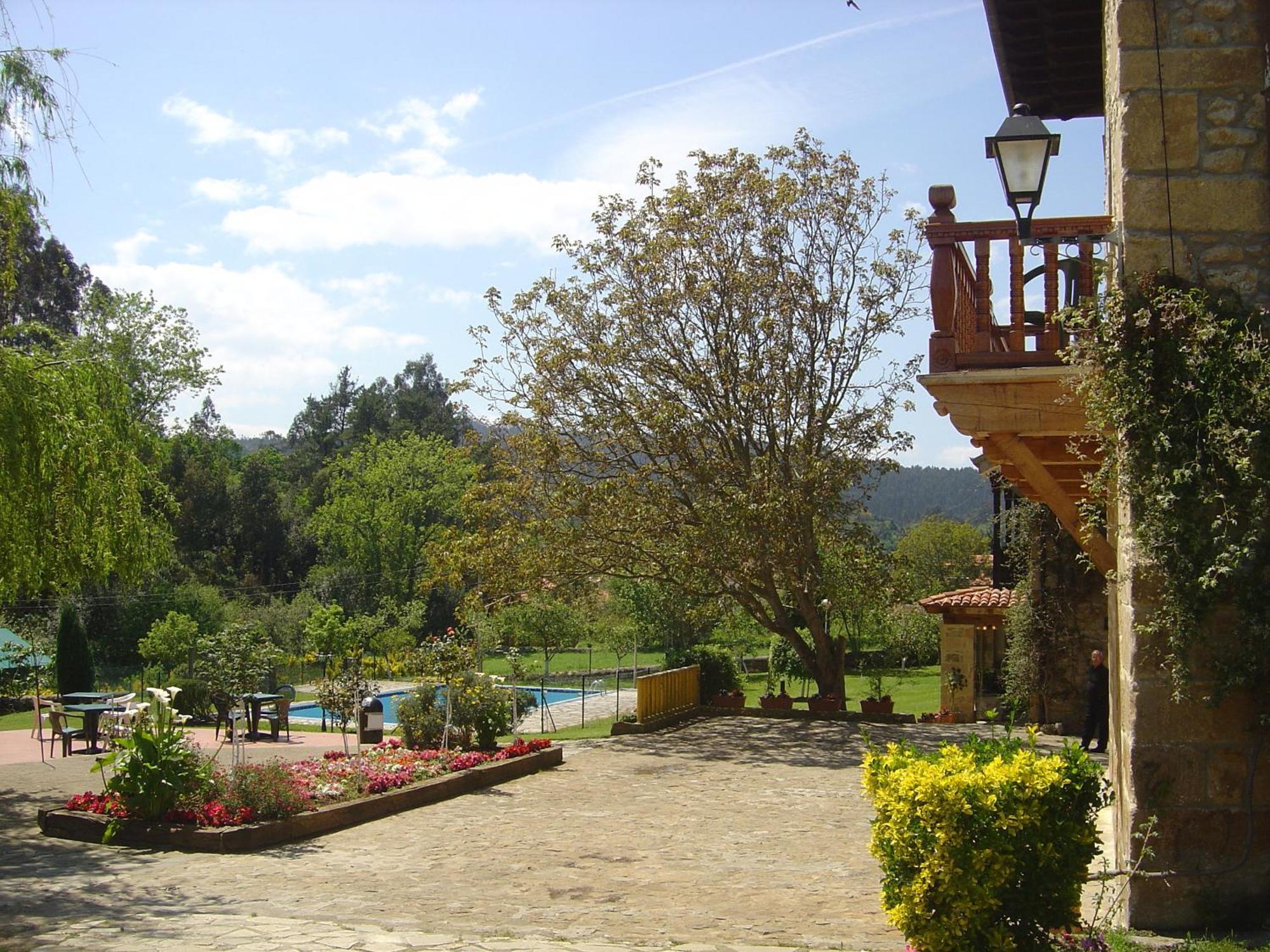 Hosteria El Pomar Novales Bagian luar foto