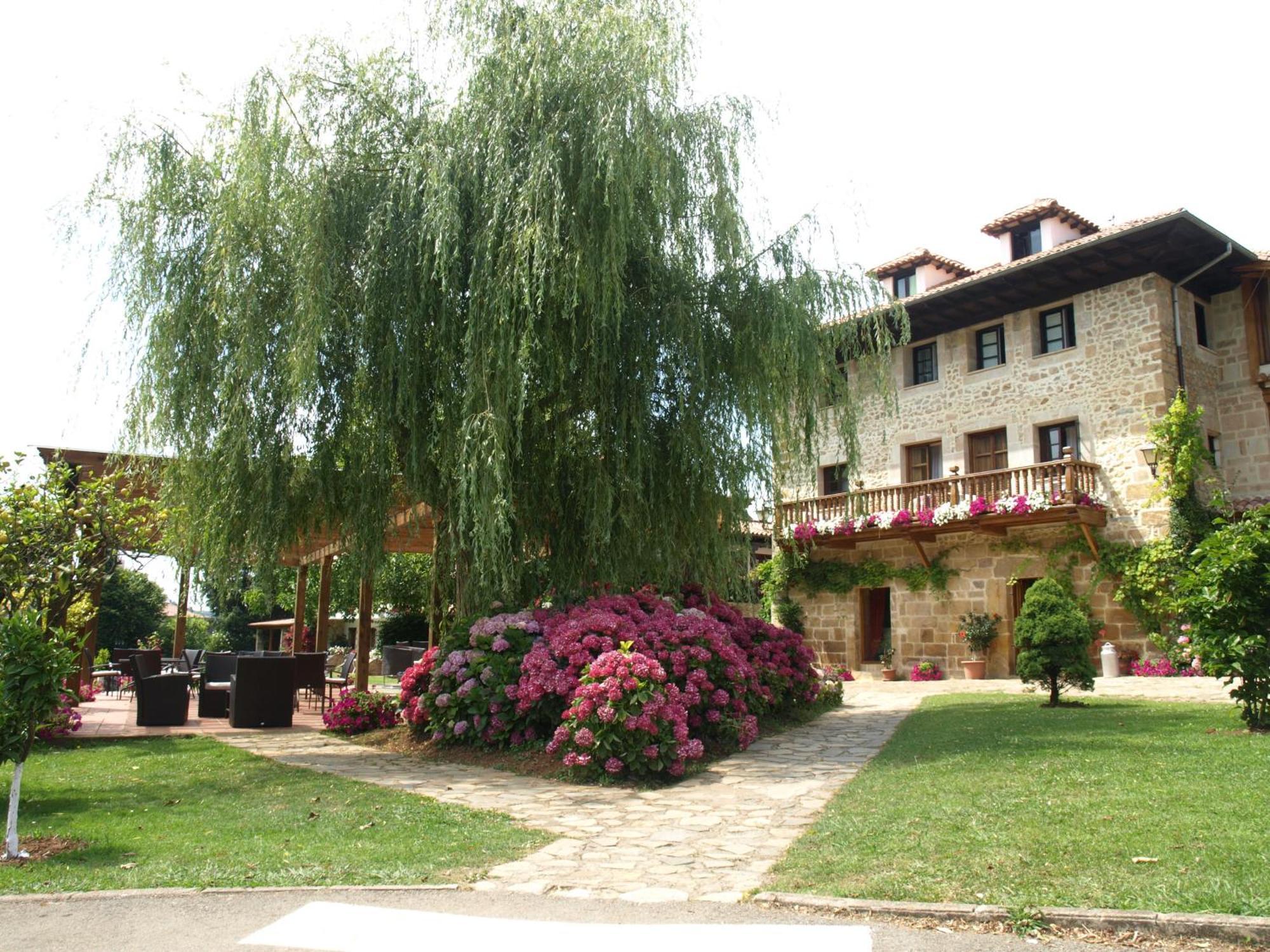 Hosteria El Pomar Novales Bagian luar foto